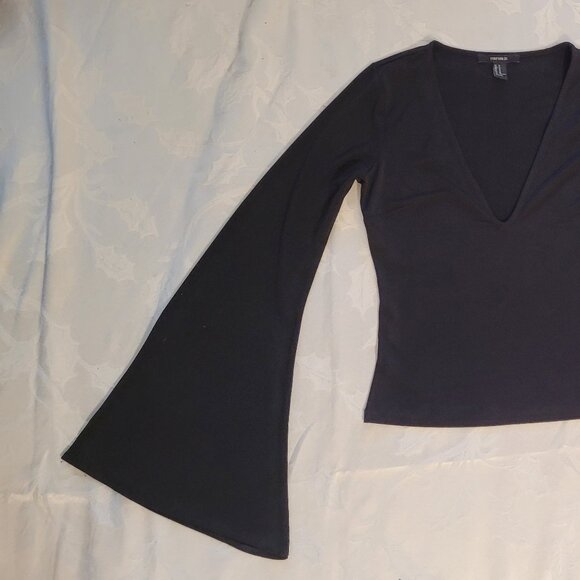 Forever 21 Black Deep V Bell Long Sleeve Top EUC - Picture 2 of 6